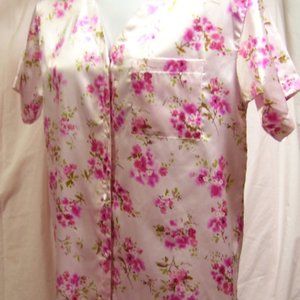 Vanity Fair Satin Nightgown Shirt.  Pink Size L.  NWOT